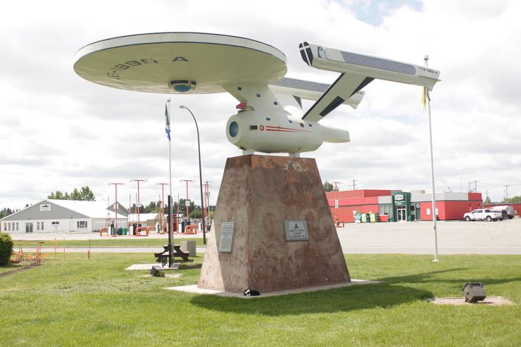 1200px-Enterprise_monument_Vulcan_Alberta_2013